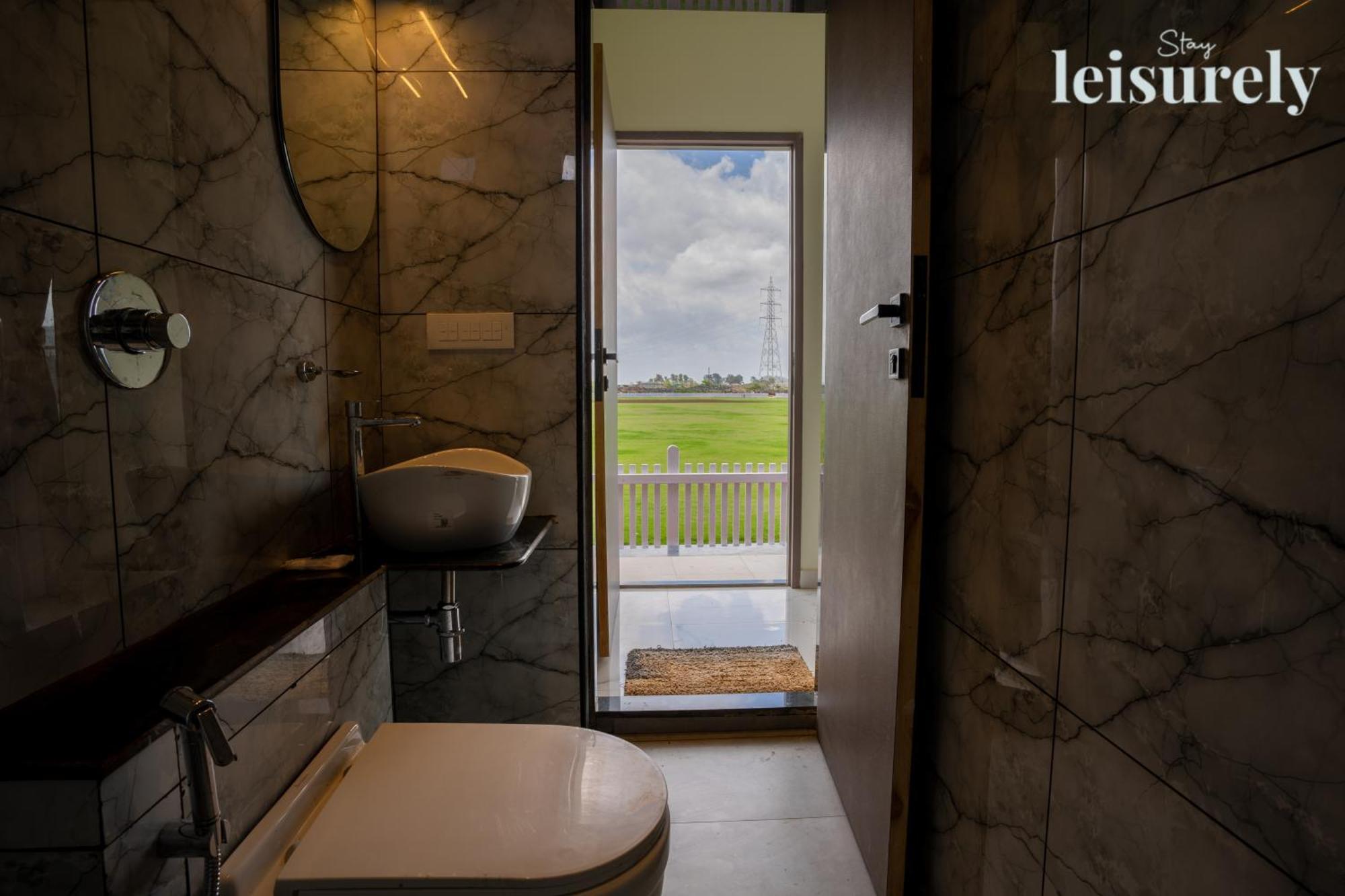 Stay Leisurely - Pavilion By The Hills, Lonavala - Stadium View Rooms Bagian luar foto