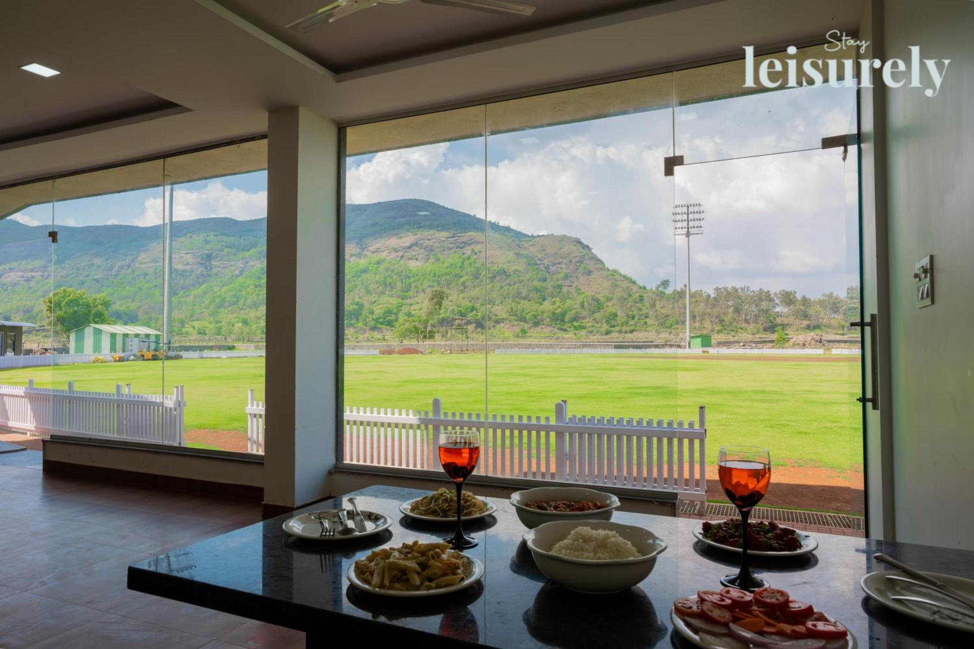 Stay Leisurely - Pavilion By The Hills, Lonavala - Stadium View Rooms Bagian luar foto